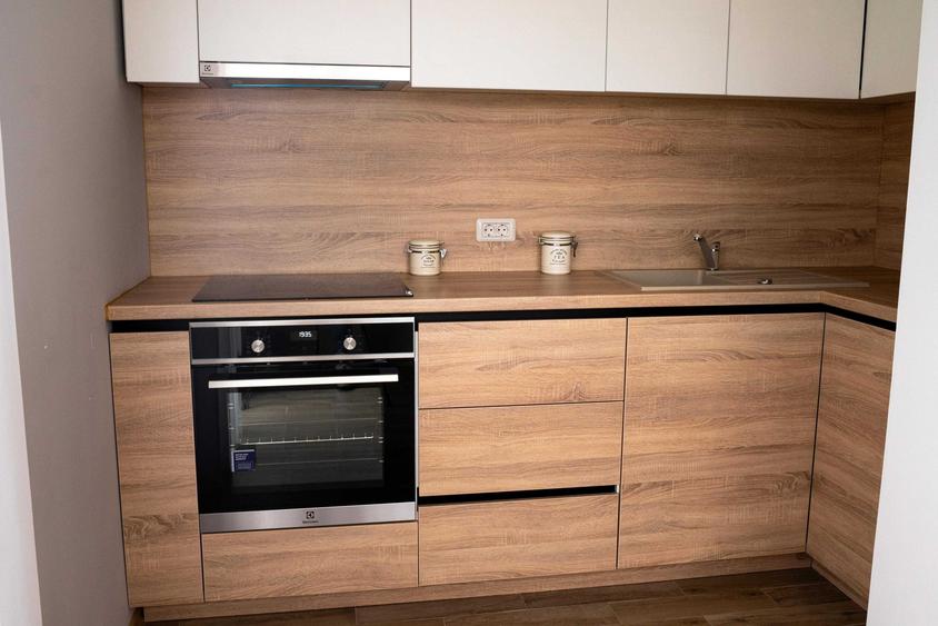 Apartament cu 3 camere decomandat în Spitalul Județean