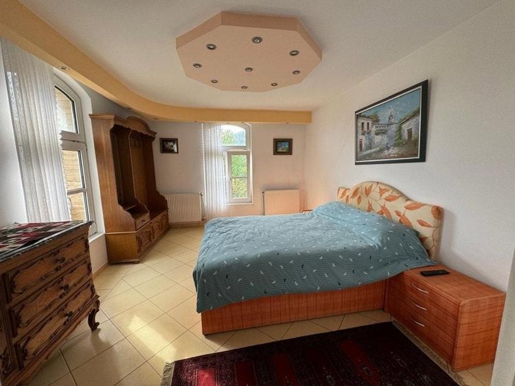 Casă cu 13 camere cu Teren 2500 Mp în Sucevița