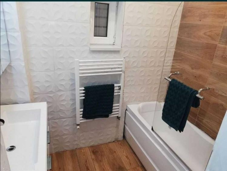 Apartament cu 3 camere semidecomandat în Traian