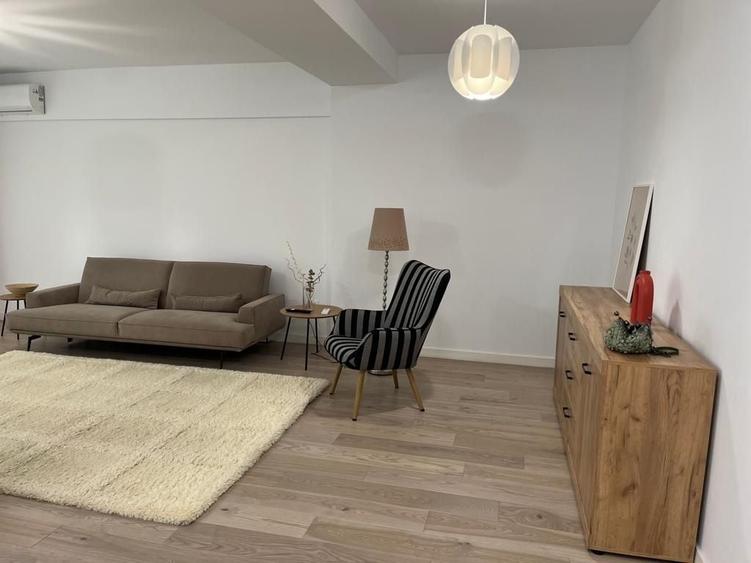 Apartament cu 2 camere decomandat, mobilat în Victoriei