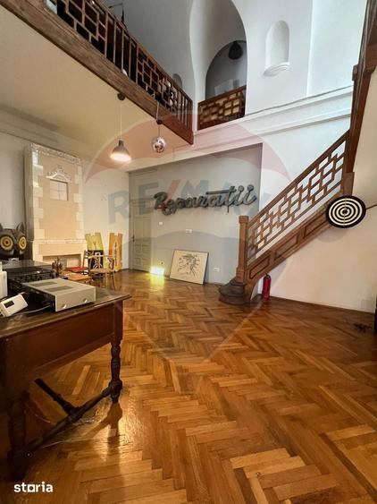 Apartament cu 4 camere în Romană