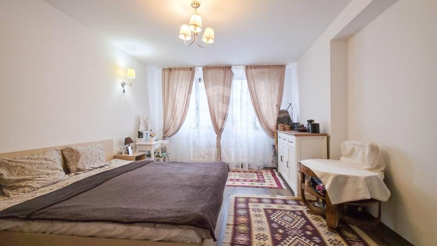 Casă individuală cu 11 camere cu Canalizare în Dragomirești-Deal