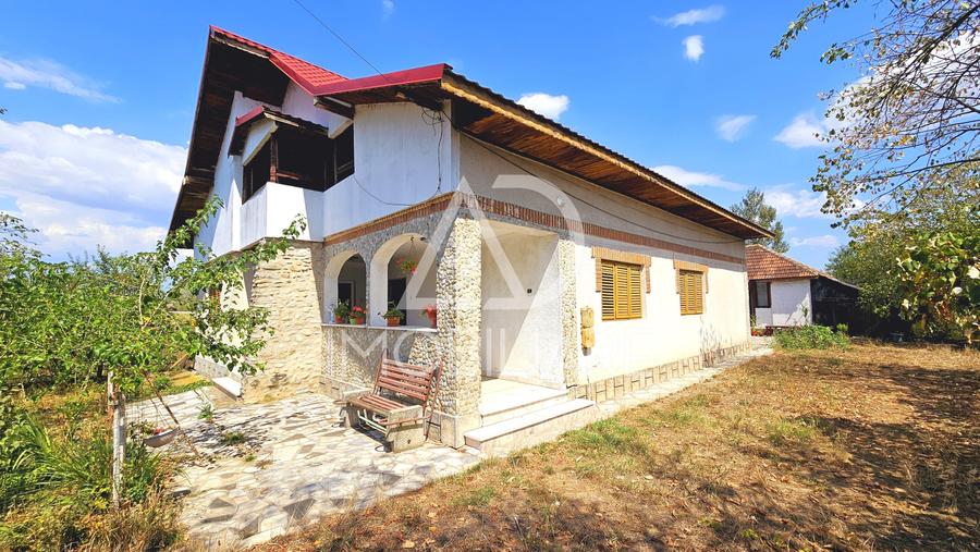 Casă individuală cu 6 camere cu Teren 3778 Mp în 9 Mai