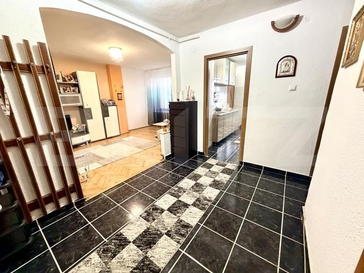 Apartament cu 3 camere decomandat, mobilat în Cugir