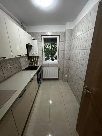 Apartament cu 2 camere decomandat în Roșu