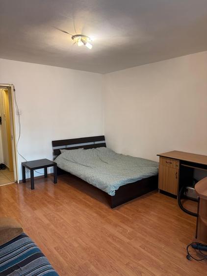 Dristor, garsoniera langa metrou, 320 euro, etaj 1 - 3