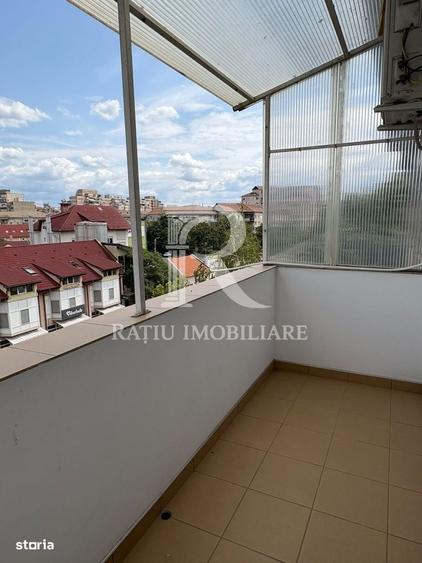 Apartament cu 3 camere decomandat în Rogerius