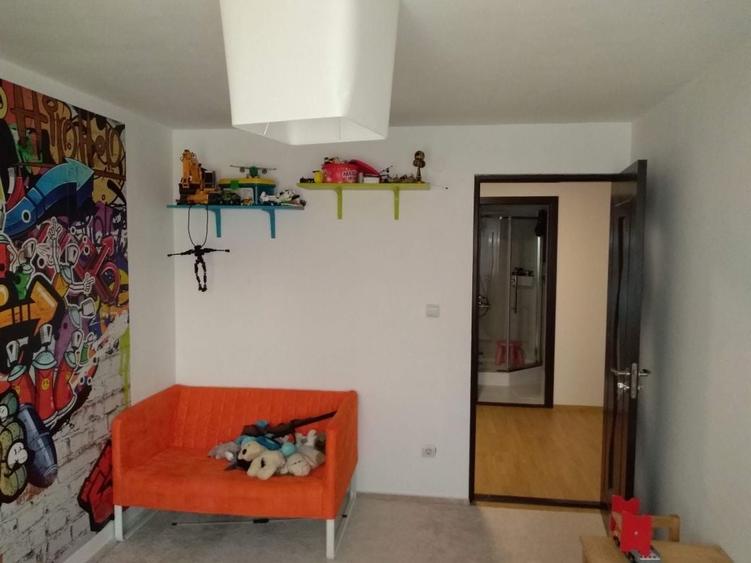 Casă cu 4 camere în Zărnești