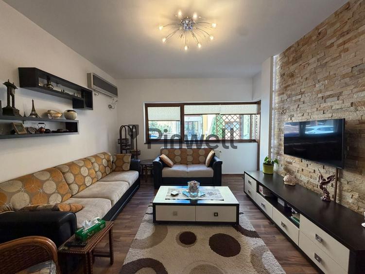 Apartament cu 3 camere semidecomandat, mobilat în Central