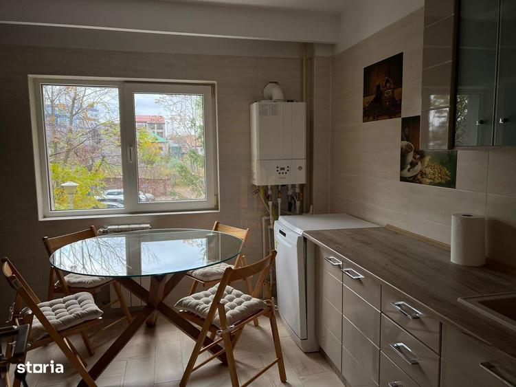 Apartament cu 3 camere decomandat, mobilat în Victoriei