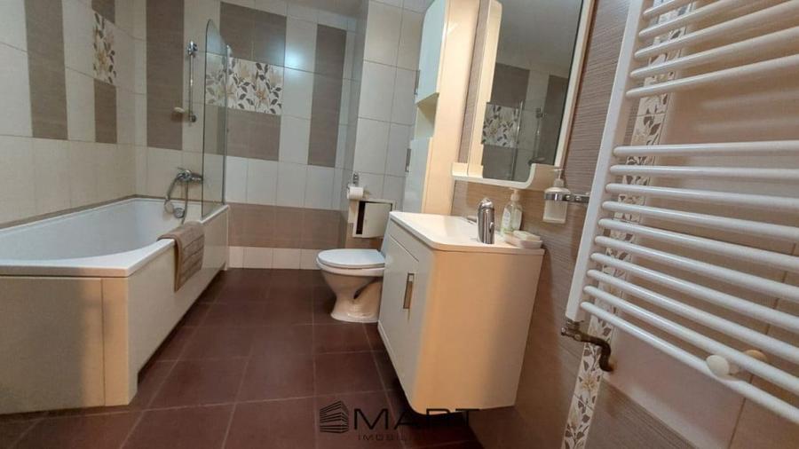 Apartament cu 4 camere decomandat în Ștrand