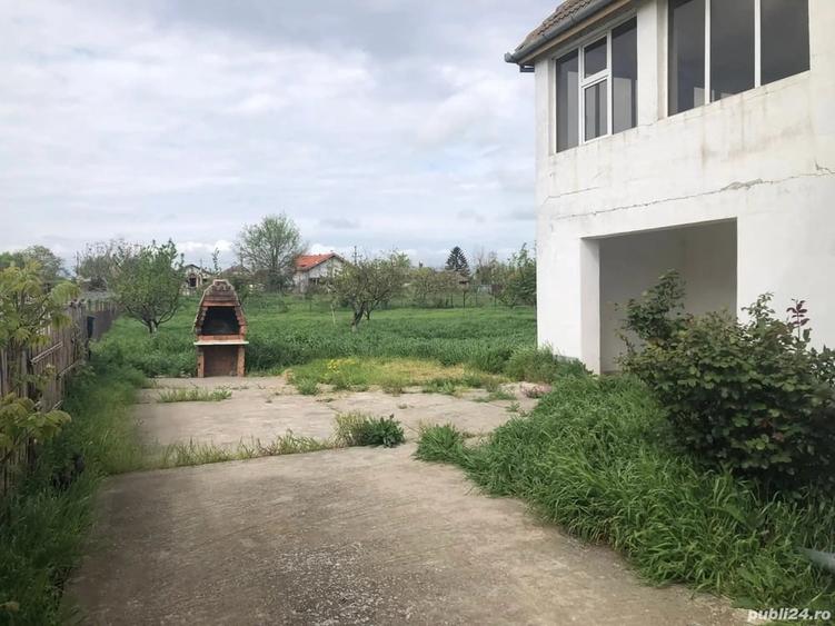 Casă cu 6 camere cu Teren 2877 Mp în Teremia Mare