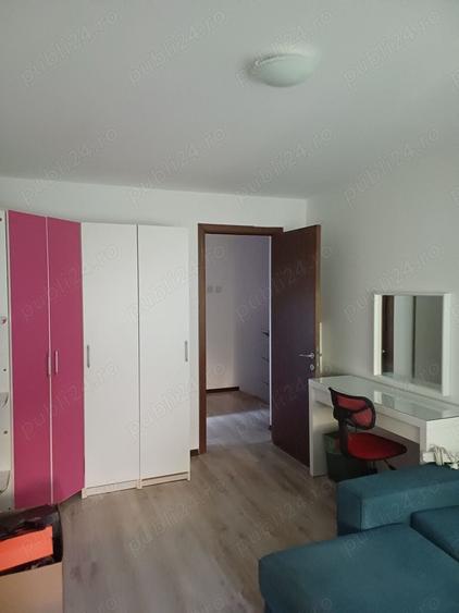 Casă cu 4 camere în 1 Decembrie