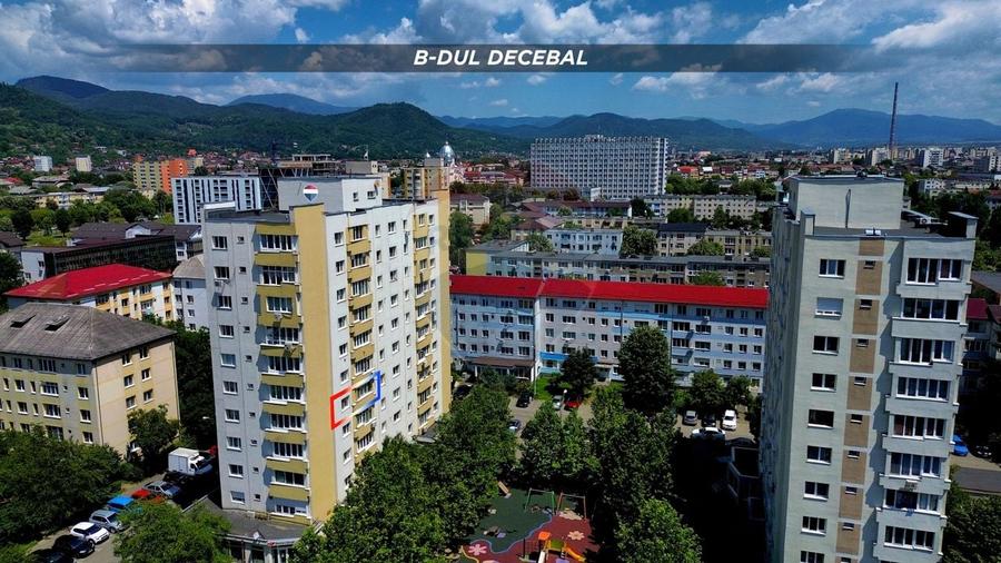 Apartament cu 2 camere semidecomandat, mobilat în Decebal