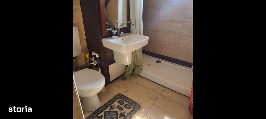 Apartament cu 4 camere decomandat în Trocadero