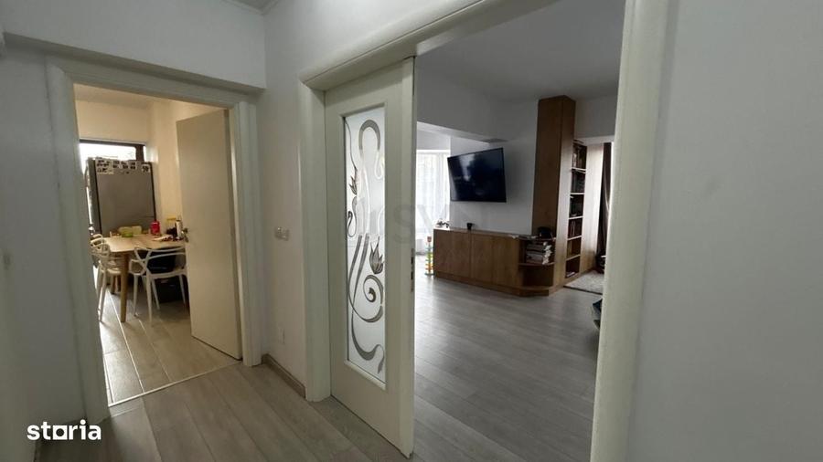 Apartament cu 3 camere decomandat în Jiului