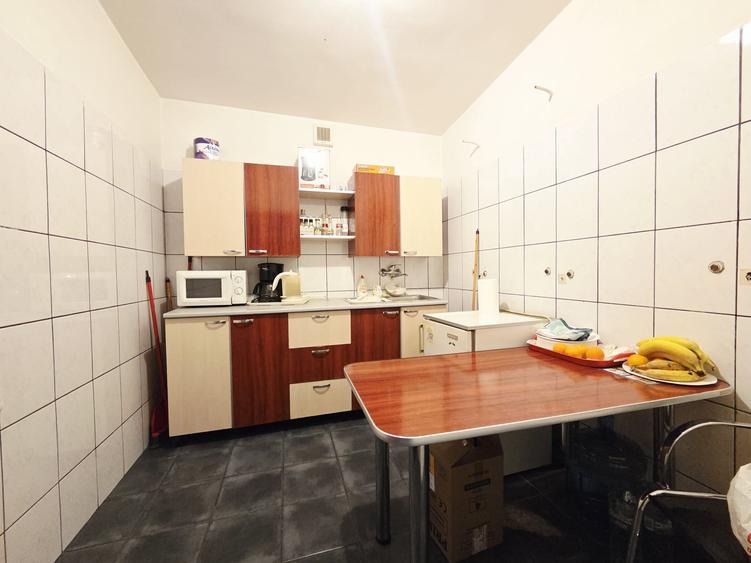 Spațiu comercial, de 200 mp, în Micro 17