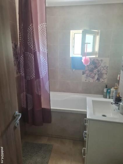 Apartament cu 3 camere decomandat în 1 Decembrie