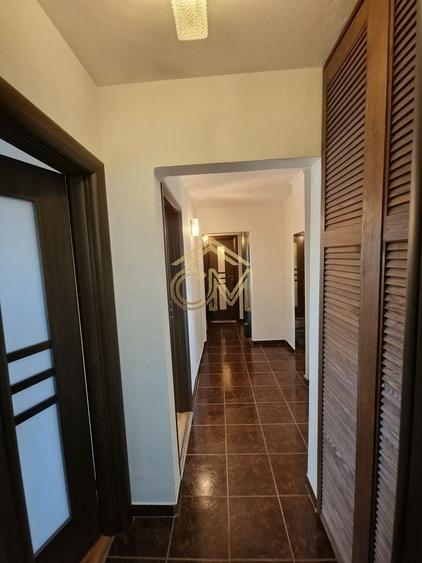 Apartament cu 4 camere decomandat, mobilat în Central