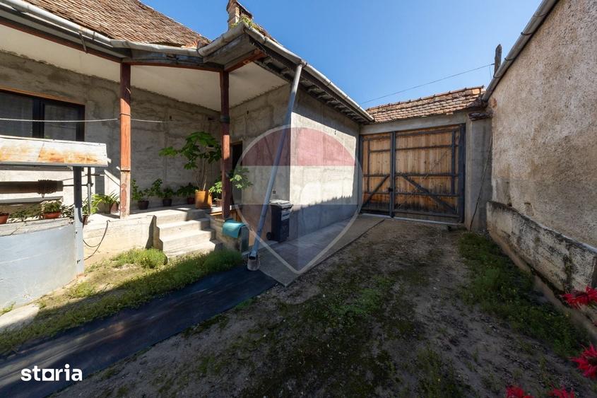 Casă cu 4 camere cu Teren 1346 Mp în Comana