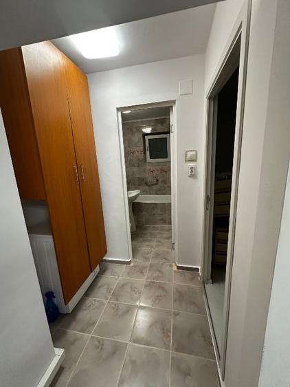 Apartament cu 3 camere semidecomandat în Dorobanți