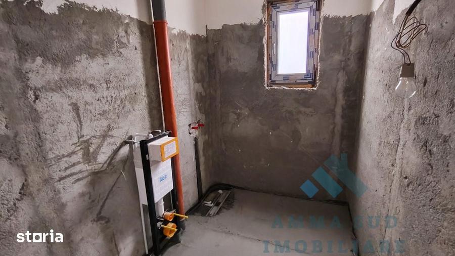 Casă cu 9 camere cu Teren 300 Mp în Central