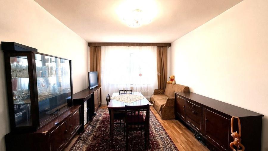 Apartament cu 3 camere circular, mobilat în Astra