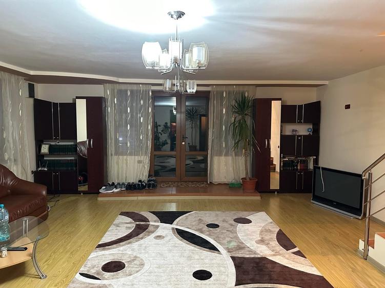 Casă cu 4 camere cu Teren 1000 Mp în Exterior Vest