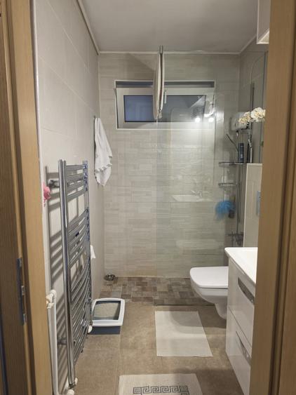 Apartament cu 3 camere semidecomandat, mobilat în Iancului