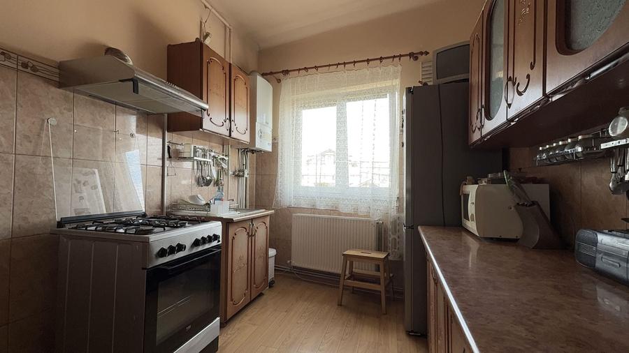 Apartament cu 4 camere semidecomandat, mobilat în Prelungirea Ferentari