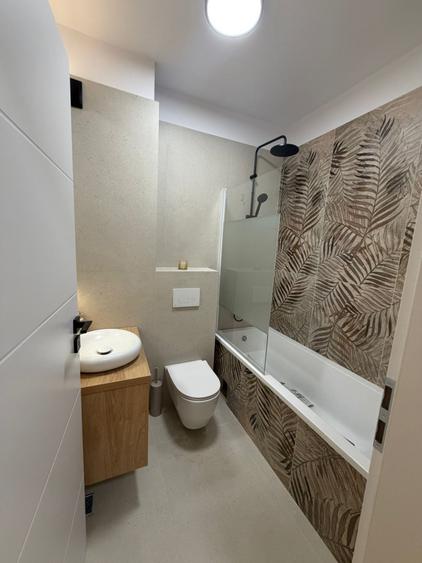 Apartament cu 3 camere semidecomandat, mobilat în Florești
