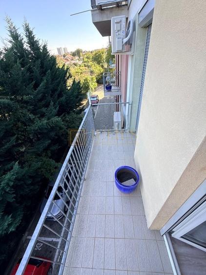 Apartament cu 2 camere semidecomandat, mobilat în Lipovei