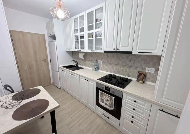 Apartament cu 3 camere decomandat în Exterior Vest