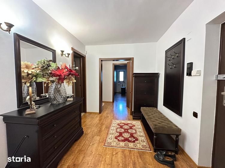 Apartament cu 3 camere în Mazepa 2