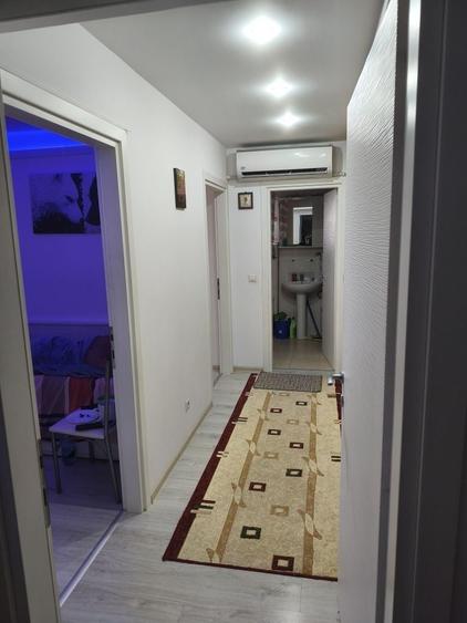 Apartament cu 3 camere semidecomandat în Cățelu