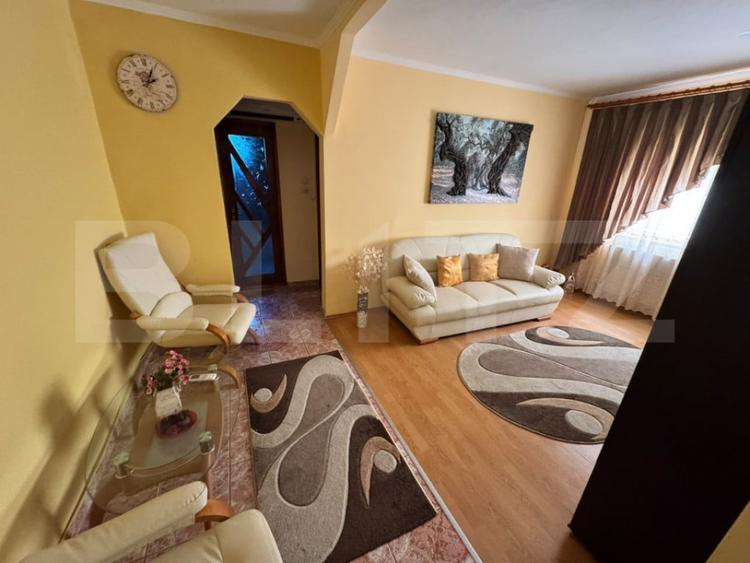 Apartament de vanzare, 70 mp, garaj, zona Bradet - 2