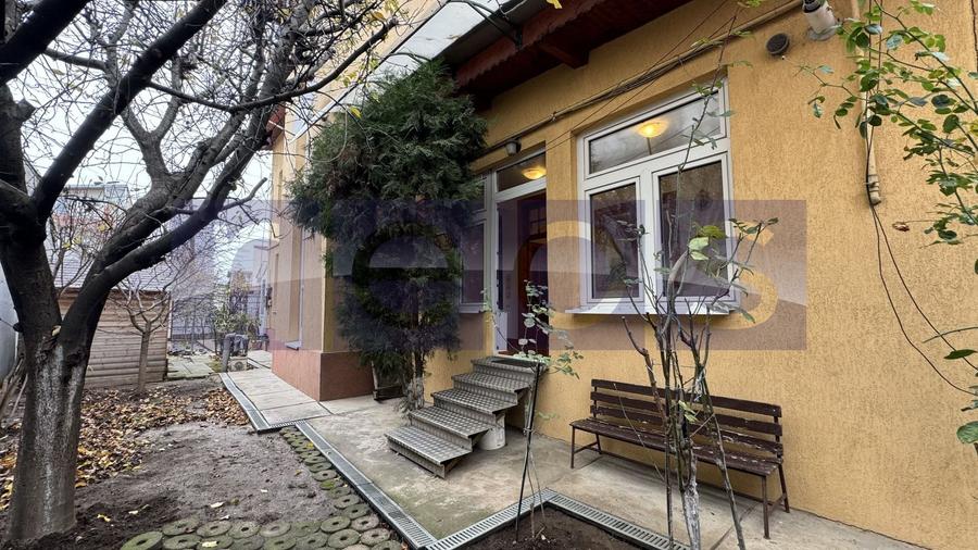 Casă individuală cu 5 camere cu Canalizare în Crângași