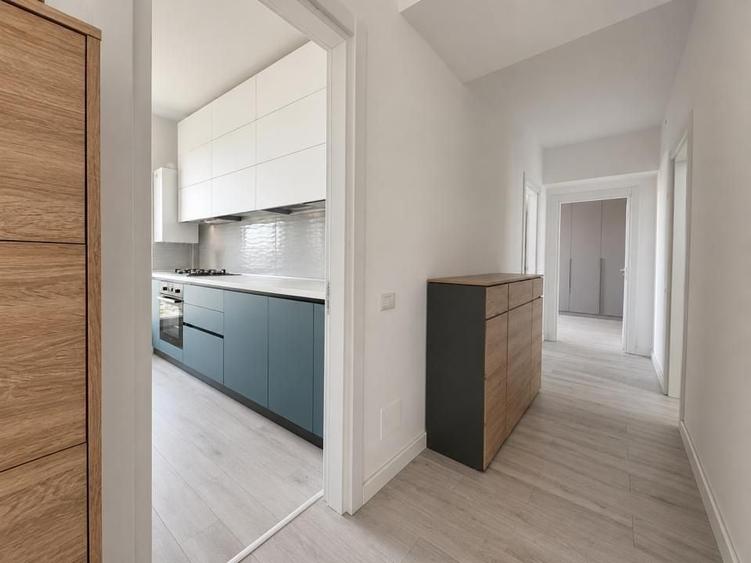 Apartament cu 3 camere decomandat în Titan
