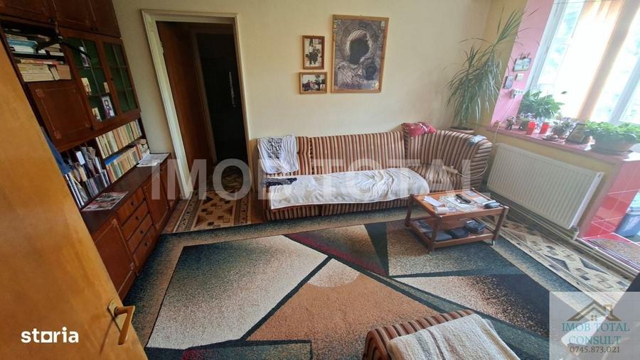 Apartament cu 2 camere semidecomandat în Craiovei