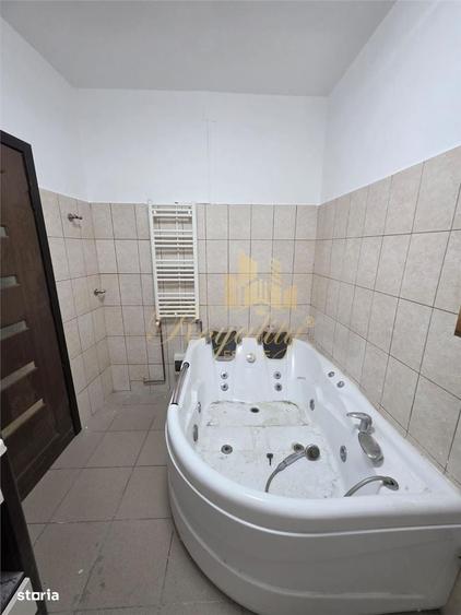Apartament cu 4 camere decomandat în Girocului