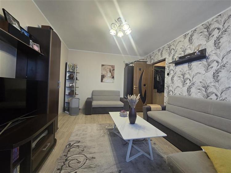 Apartament cu 2 camere semidecomandat în Cornișa
