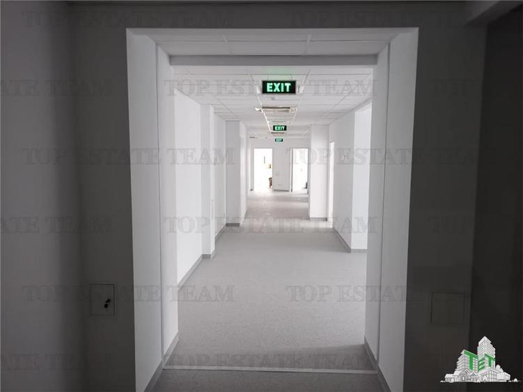 Birou, de 4,270 mp, în Universitate