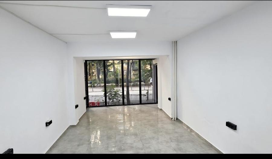 Spațiu comercial, de 45 mp, în Central