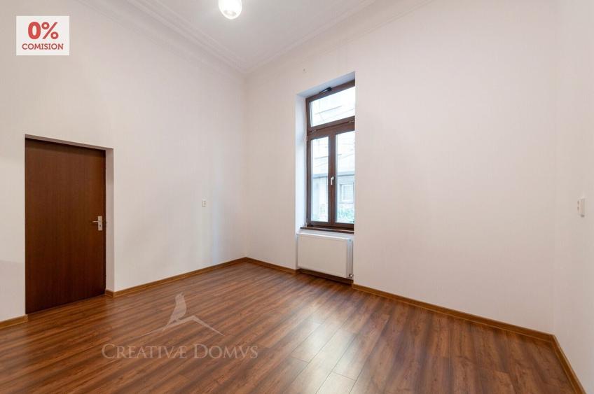 Apartament cu 3 camere semidecomandat în Cișmigiu