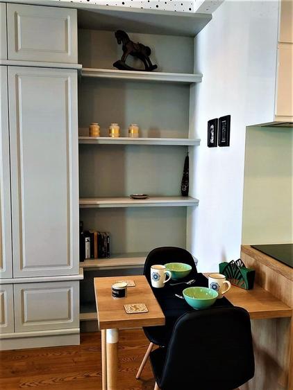 Apartament cu 2 camere semidecomandat, mobilat în Victoriei