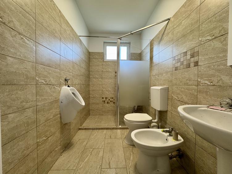 Casă individuală cu 4 camere cu Canalizare în Corușu