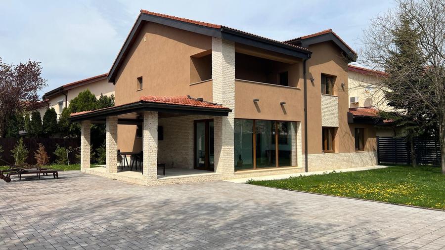 Casă individuală cu 5 camere cu Canalizare în Central