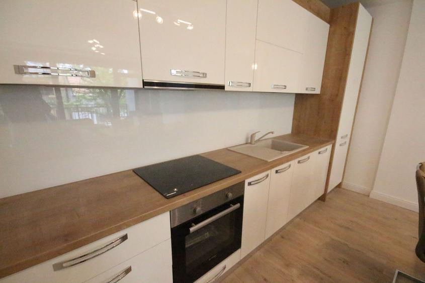 Apartament cu 3 camere decomandat, mobilat în Elisabetin