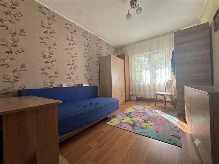 Apartament cu 3 camere decomandat, mobilat în Lunca Cetățuii