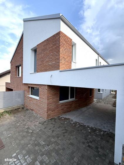 Casă cu 4 camere cu Teren 300 Mp în Central